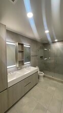 163 NW 26th St, Unit A2 in Miami, FL - Building Photo - Building Photo
