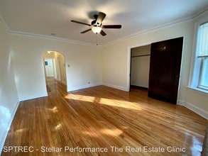 324 S Maple Ave-Unit -Unit 2A in Oak Park, IL - Building Photo - Building Photo