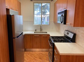 7037 S La Tijera Blvd in Los Angeles, CA - Building Photo