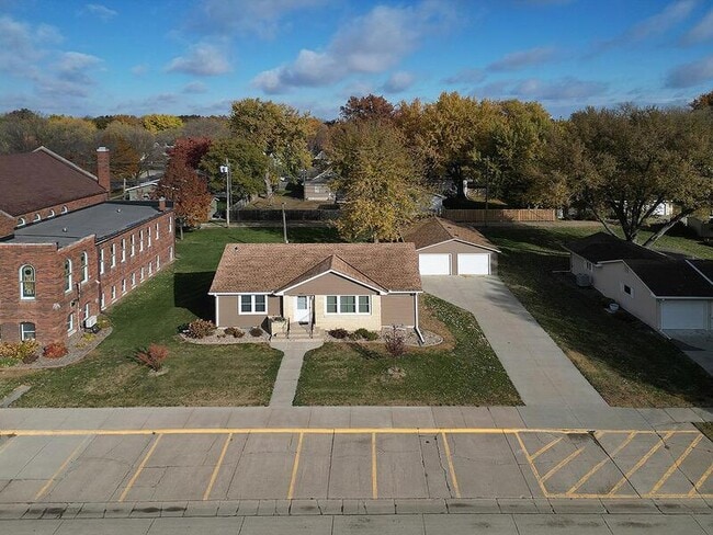 405 E 5th St in Stromsburg, NE - Building Photo - Building Photo