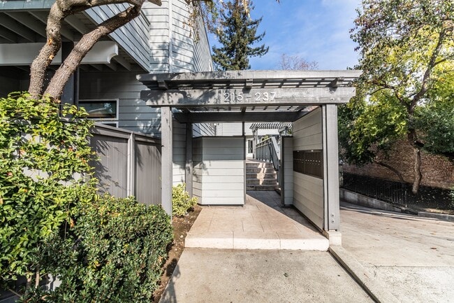 property at 215 High St