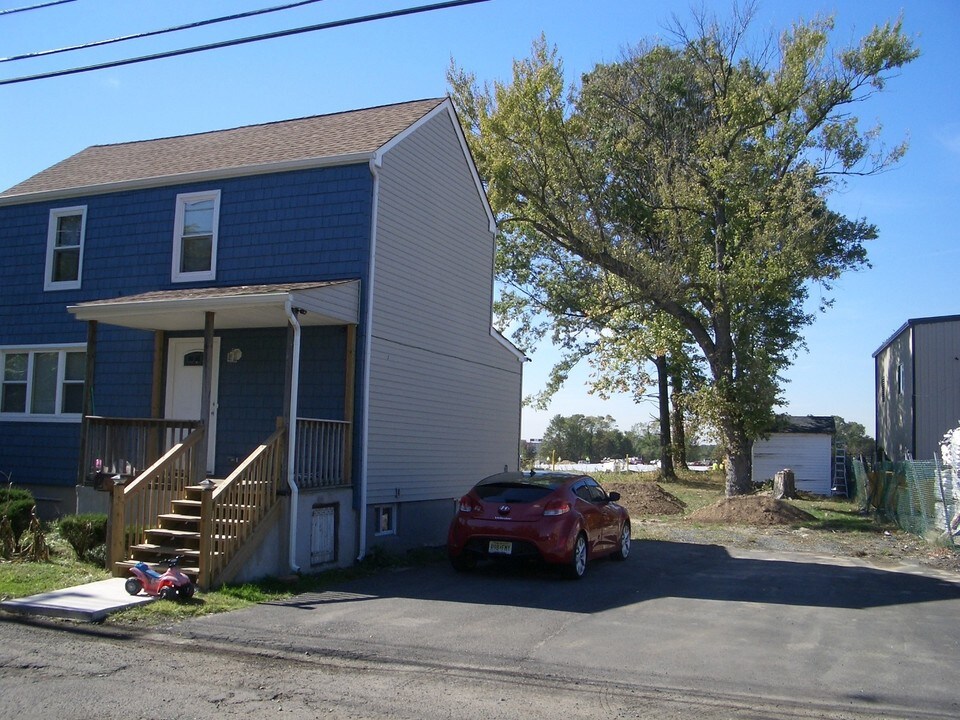 13-31 New St in Edison, NJ - Building Photo