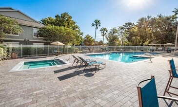 Ashton at Waterford Lakes in Orlando, FL - Foto de edificio - Building Photo