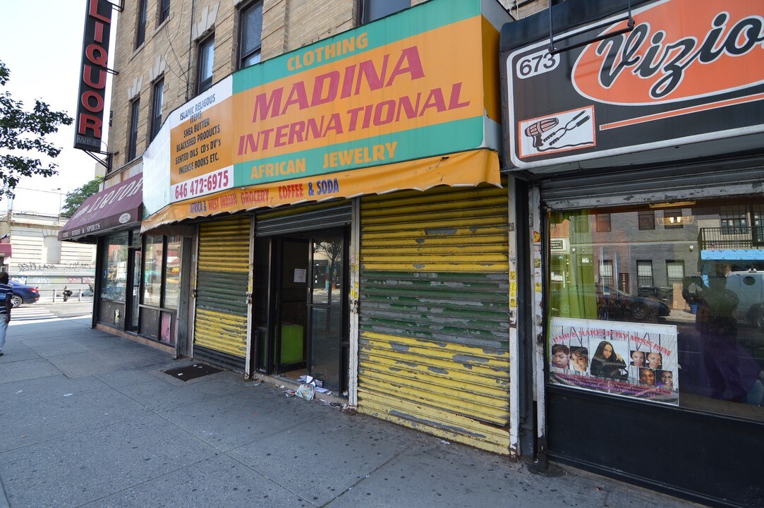 671-677 Nostrand Ave in Brooklyn, NY - Foto de edificio