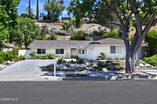 22817 Pera Rd in Los Angeles, CA - Building Photo