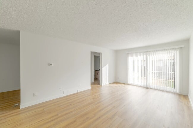 Huntington Townhomes in Edmonton, AB - Building Photo - Building Photo