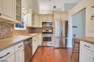 1606 Windsor Ct in Denville, NJ - Building Photo - Building Photo