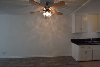 6512 Woodman Ave in Los Angeles, CA - Building Photo - Building Photo