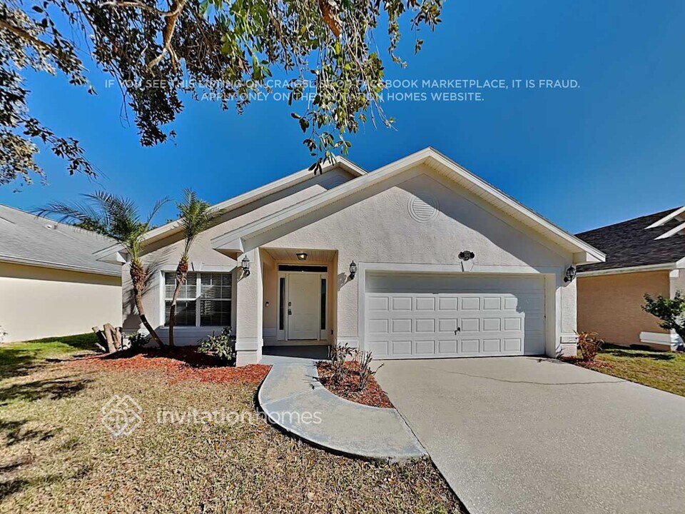 1093 Bainbury Ln in Melbourne, FL - Building Photo
