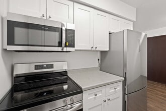 Hillcrest Apartments in Watertown, WI - Building Photo - Building Photo