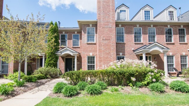 property at 5595 Hampshire Ln