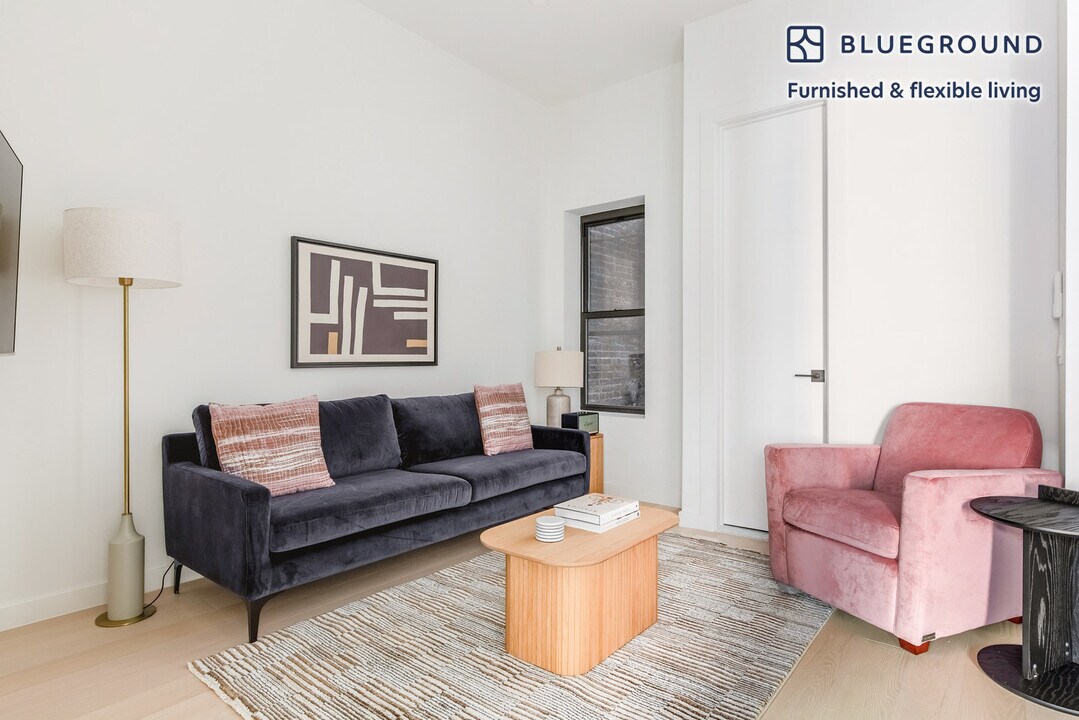 230 W 72nd St, Unit FL3-ID1300 in New York, NY - Building Photo