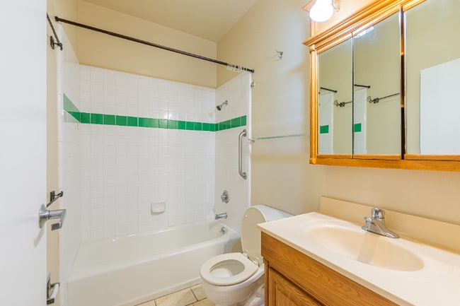 150 Caldecott Ln in Oakland, CA - Building Photo - Building Photo