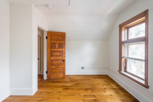 223 E Ferry St in Detroit, MI - Building Photo