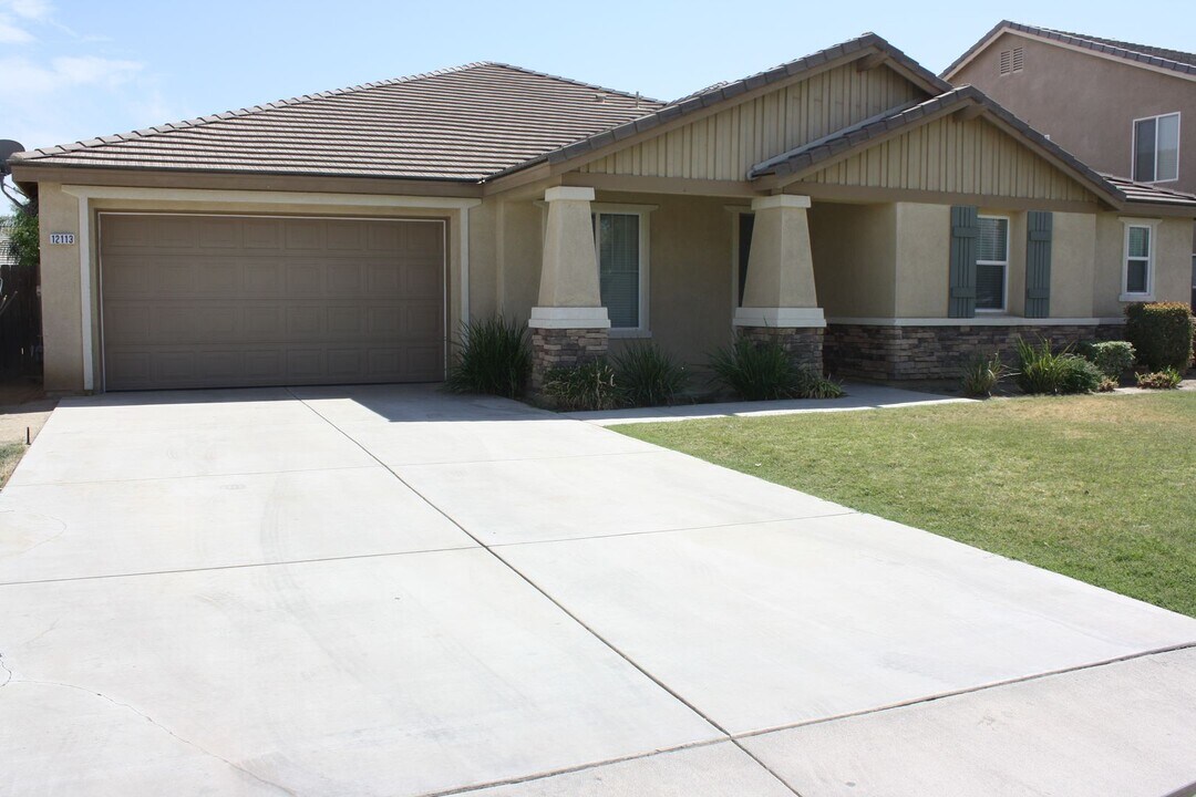 12113 Sundance Canyon Dr in Bakersfield, CA - Building Photo