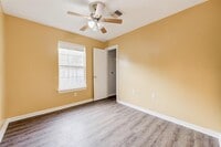 305 E 41st St photo'