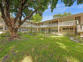 232 Farnham J in Deerfield Beach, FL - Building Photo