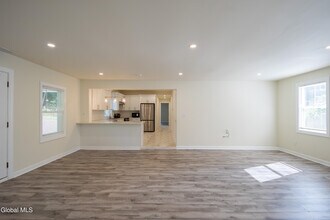 489 Grooms Rd in Clifton Park, NY - Building Photo - Building Photo