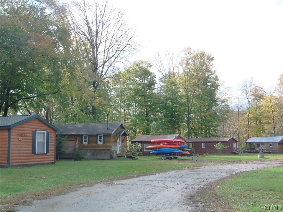 5020 Church St in Taberg, NY - Foto de edificio