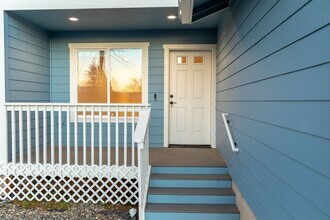 204 Robinson St in Sutherlin, OR - Building Photo - Building Photo