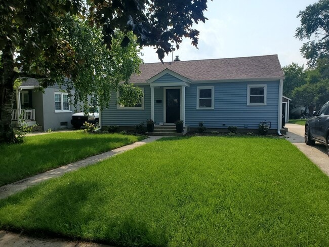 425 Ingleside Ave in Aurora, IL - Building Photo - Building Photo