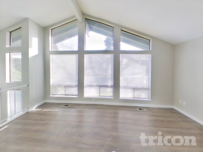 33641 26th Ct SW in Federal Way, WA - Foto de edificio - Building Photo