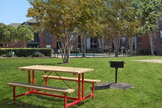 Clarewood Apartments in San Marcos, TX - Foto de edificio - Building Photo