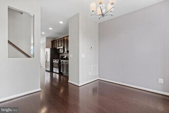 42298 Lancaster Wds Sq in Chantilly, VA - Building Photo - Building Photo