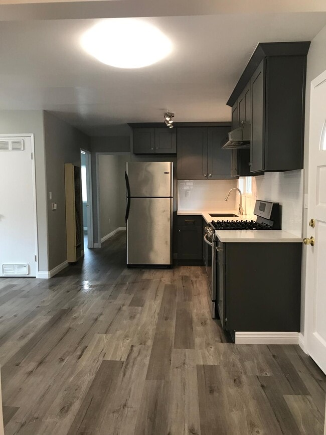 1129 Euclid Ave in Long Beach, CA - Building Photo - Building Photo