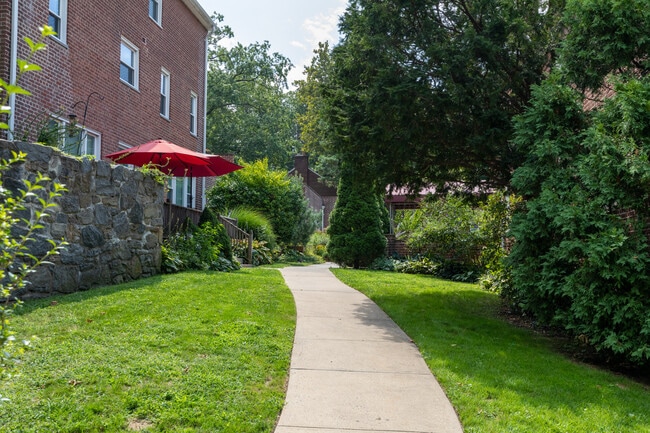 Dogwood Close Townhomes in Riverdale, NY - Building Photo - Building Photo