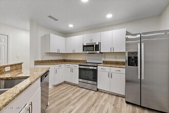 900 Ironwood Dr in Ponte Vedra Beach, FL - Foto de edificio - Building Photo