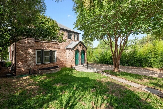 903 E Live Oak St in Austin, TX - Building Photo - Building Photo