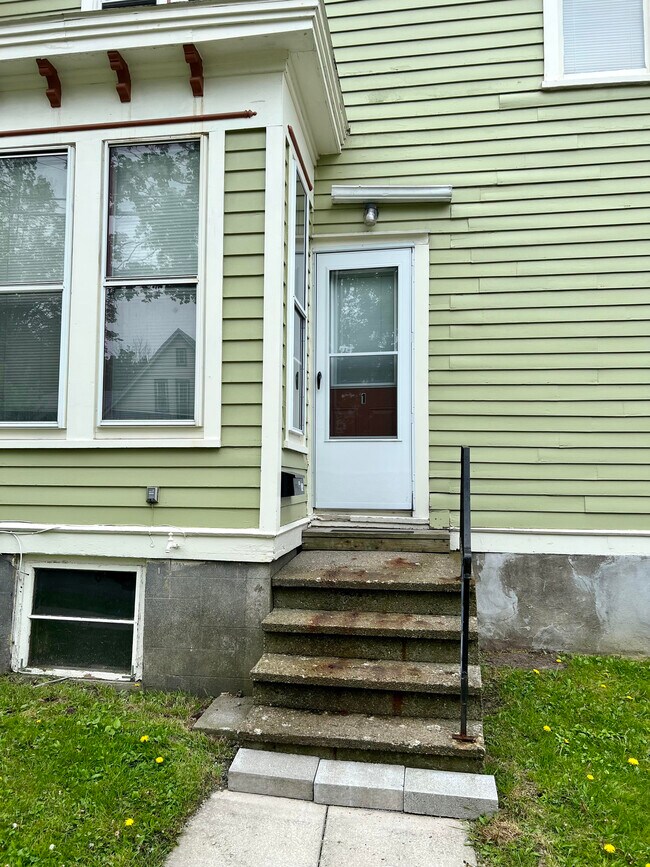 300 S William St, Unit 1st Floor Front in Johnstown, NY - Building Photo - Building Photo