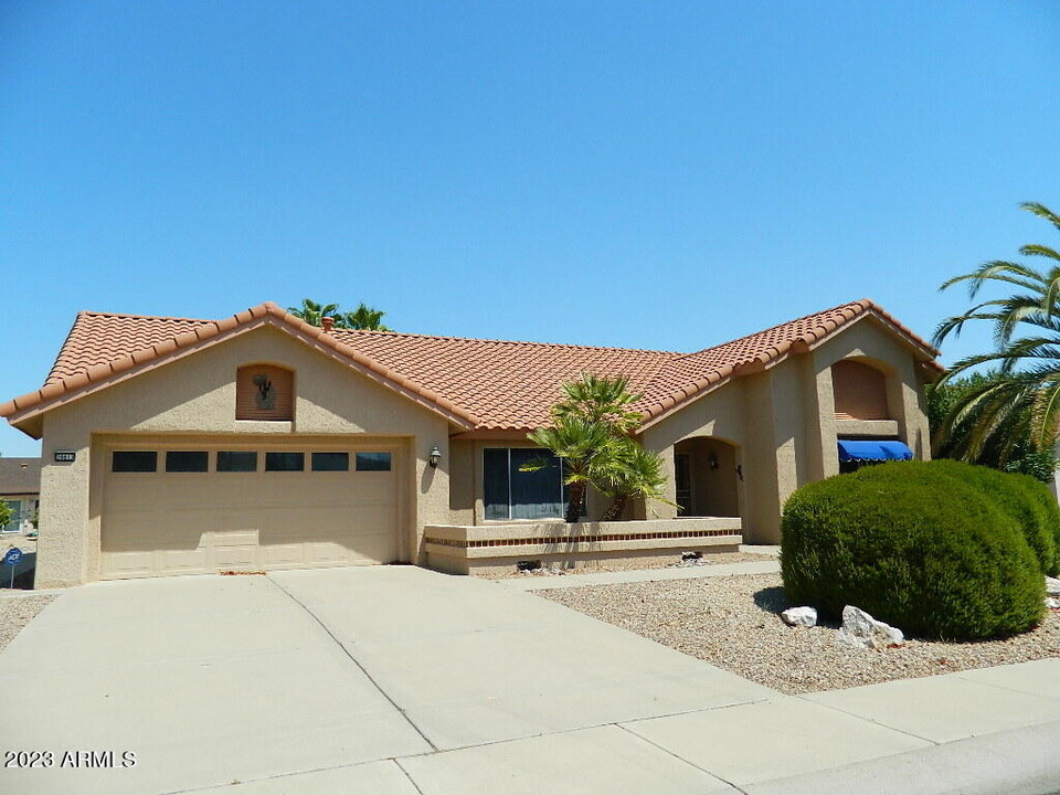 20813 N 147th Dr in Sun City West, AZ - Foto de edificio