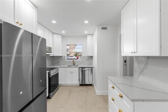 1400 NE 57th Ct, Unit 102 in Fort Lauderdale, FL - Foto de edificio - Building Photo