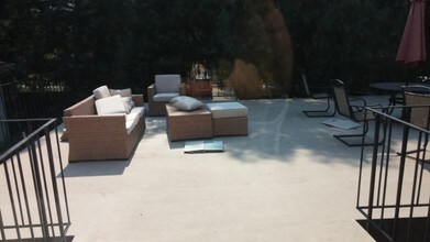 2370 San Juan Ave in Walnut Creek, CA - Foto de edificio - Other