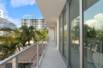 10281 W Bay Harbor Dr in Bay Harbor Islands, FL - Building Photo - Building Photo