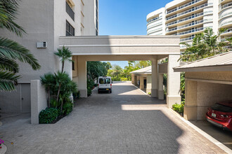 Vanderbilt Gulfside in Naples, FL - Building Photo - Building Photo