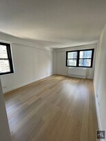 East 39th Street, Unit 17D in New York, NY - Building Photo