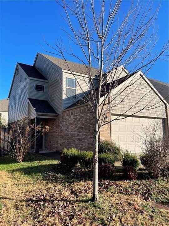 2664 N Valencia Ave in Fayetteville, AR - Foto de edificio