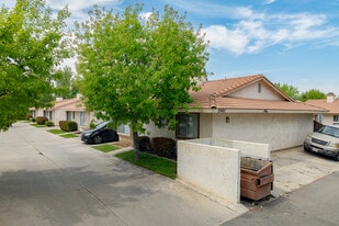 2902 Gosford Rd in Bakersfield, CA - Building Photo