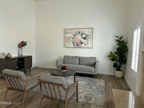 1521 N H St in Oxnard, CA - Foto de edificio - Building Photo