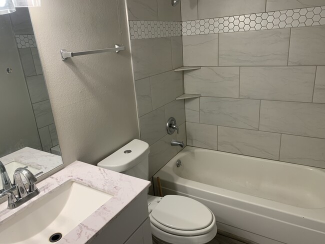 1435 Manitou Blvd, Unit 2 in Colorado Springs, CO - Foto de edificio - Building Photo