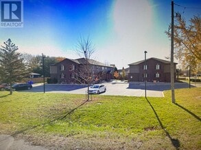 204-204 Beechwood Dr in Lakeshore, ON - Building Photo - Building Photo