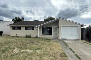 6517 Larry Way in North Highlands, CA - Building Photo