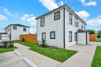 1009 Beverly Ave in Pasadena, TX - Building Photo - Building Photo