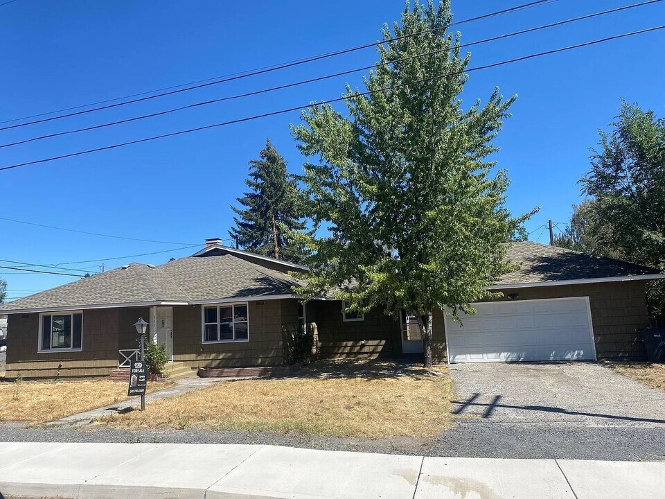 131 N Polk St in Merrill, OR - Building Photo