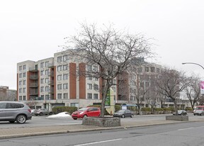 Villa Opalle in Montréal, QC - Building Photo