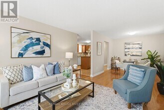 102 Turnberry Crescent in Courtice, ON - Building Photo - Building Photo