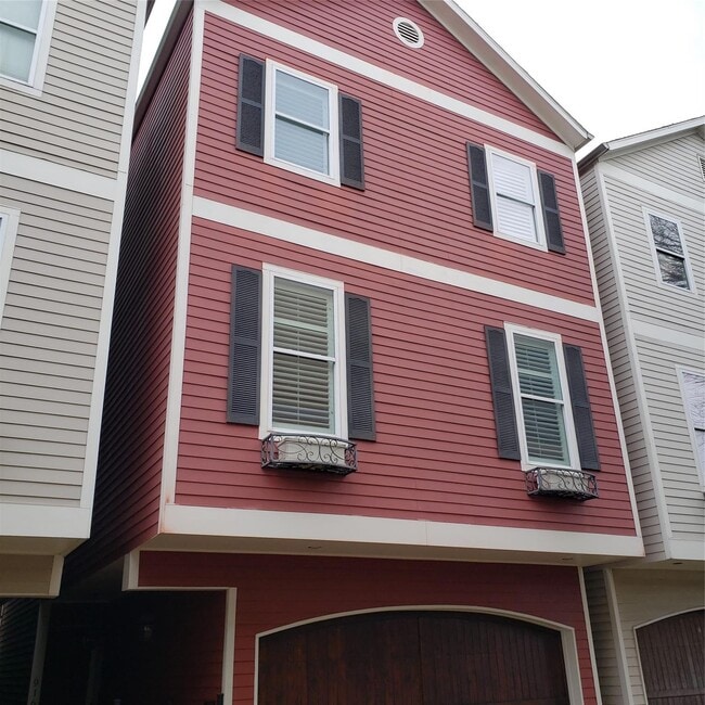 property at 916 Lawrence St